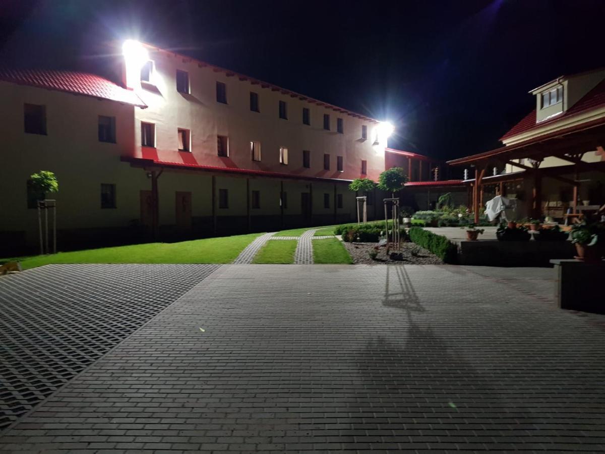 Bed and Breakfast Bendovsky Dvur Dusniky Экстерьер фото